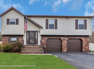 15 Hedgewood Rd, Howell, NJ 07731