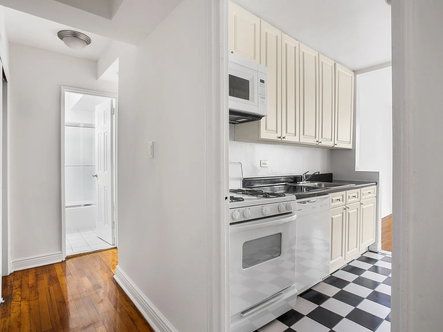 2400 Webb Avenue — Photo 4