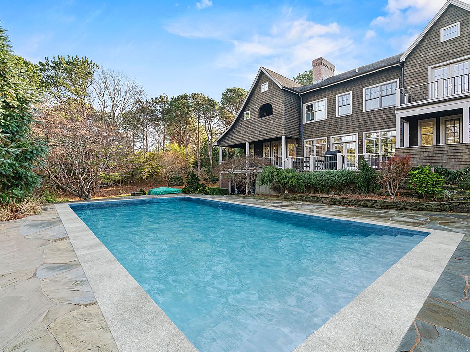 1st image of 102 McGregor Dr