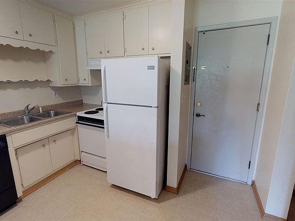 2447B #4 Kitchen
