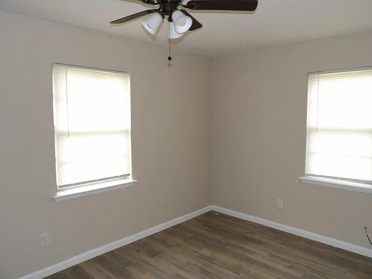 2420 NW 42nd St — Photo 5