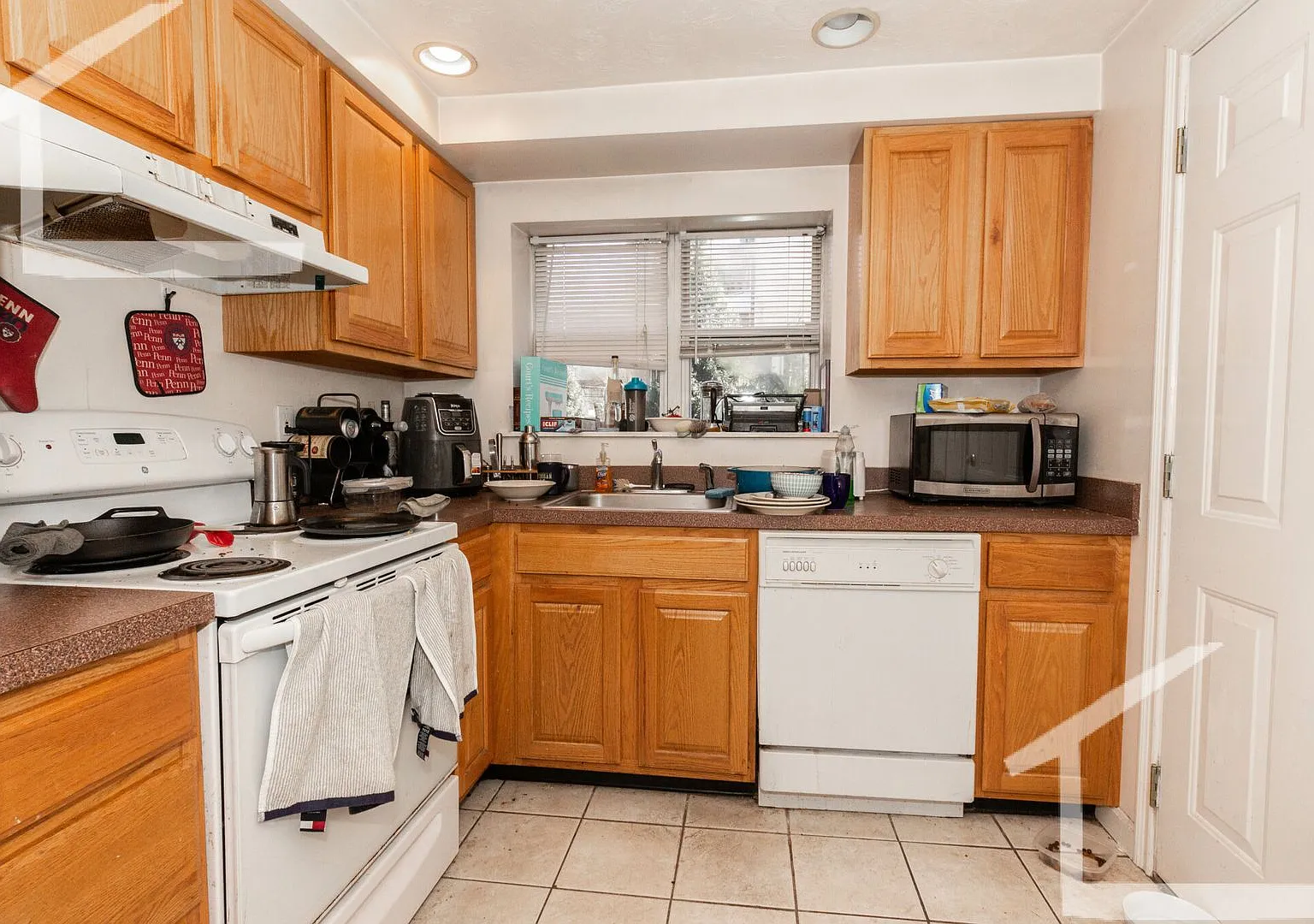 Hott 2 Bed In Allston — Photo 3