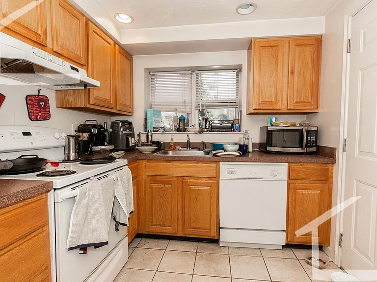 322 Summit Ave #9 — Photo 3