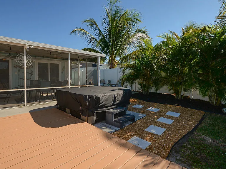 110 SW Hideaway Pl — Photo 29