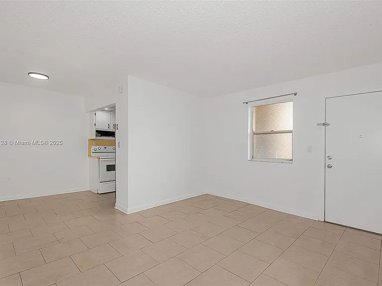 1975 NE 135th St #3B — Photo 21