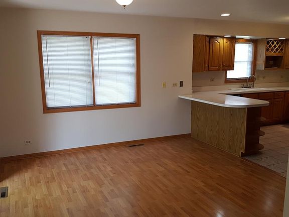 Eating area, slider to deck, breakfast bar