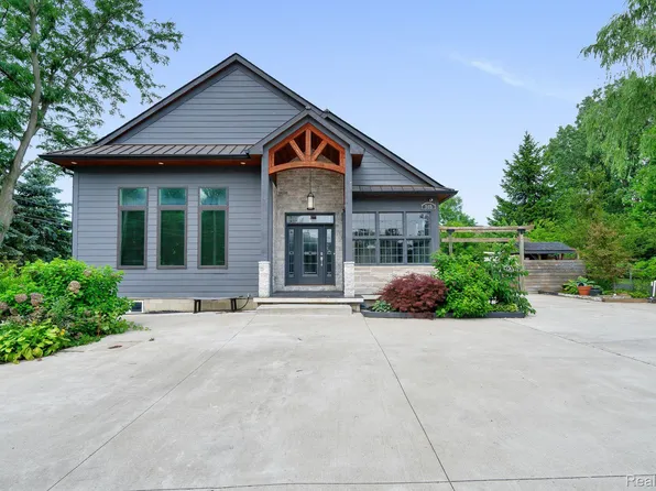 515 E Wattles Rd, Troy, MI 48085