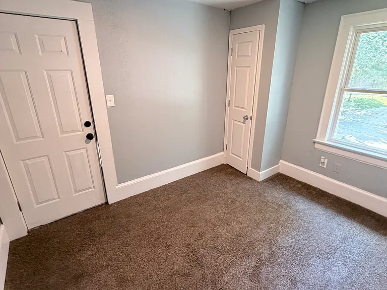 563 Elko Ave — Photo 5