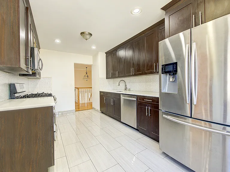 55 Duncan Dr W — Photo 10