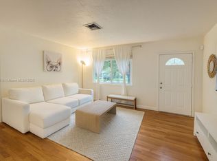 1055 NE 121st St, North Miami, FL 33161