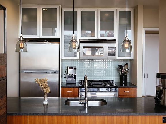 4th image of 524 Saint Johns Pl APT 5C