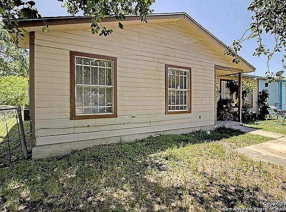 3rd image of 3422 Gateway Dr