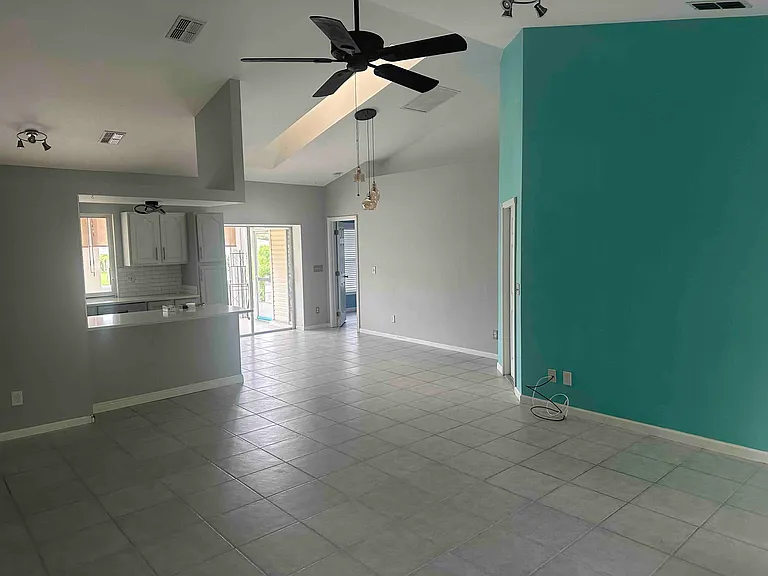 3389 Lakeview Dr — Photo 5