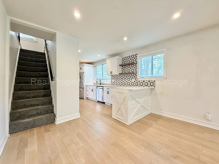 1330 E Chesterfield St — Photo 7