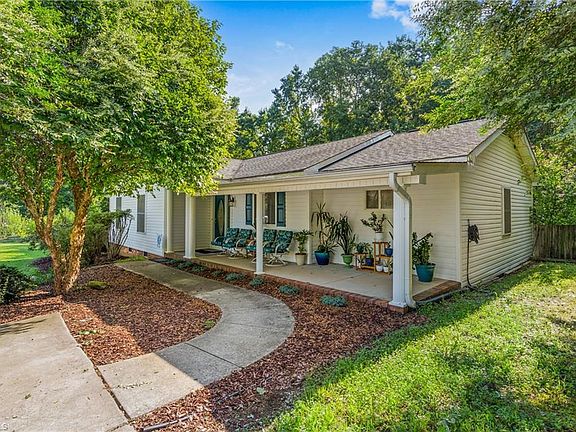 4th image of 161 Mulberry Ln