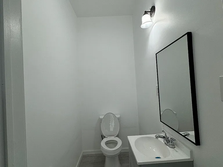547 N 8th St #2 — Photo 4