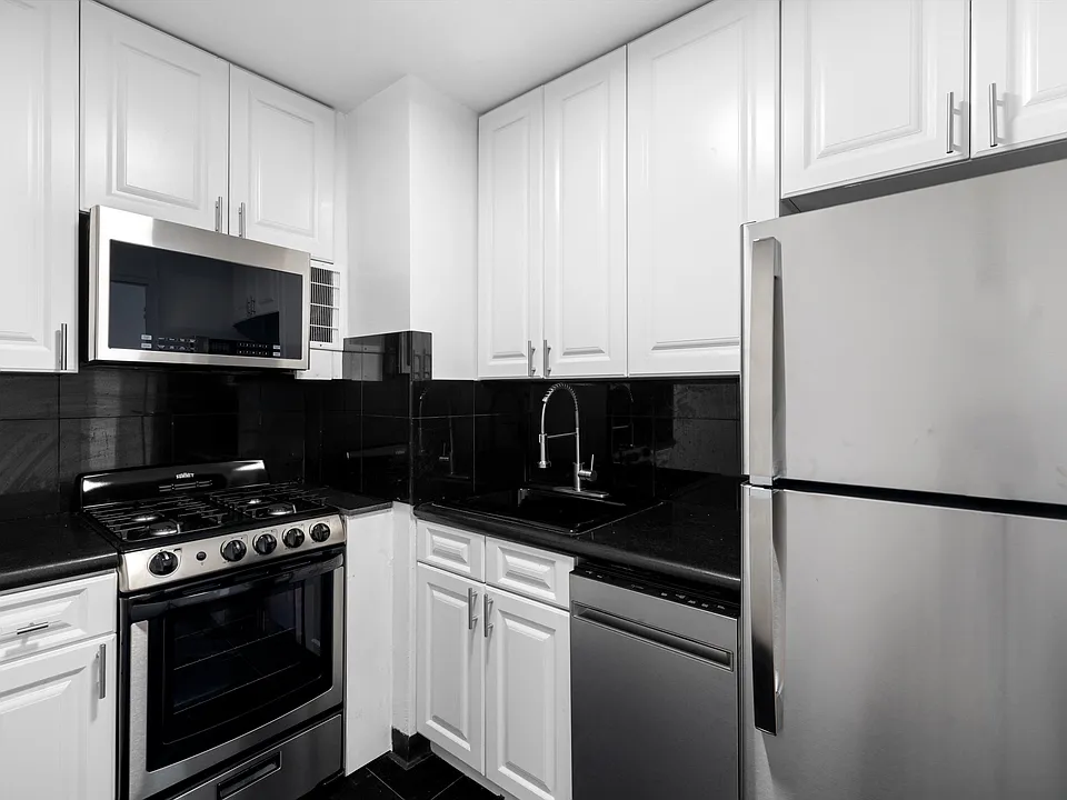 320 E 23rd St #11H