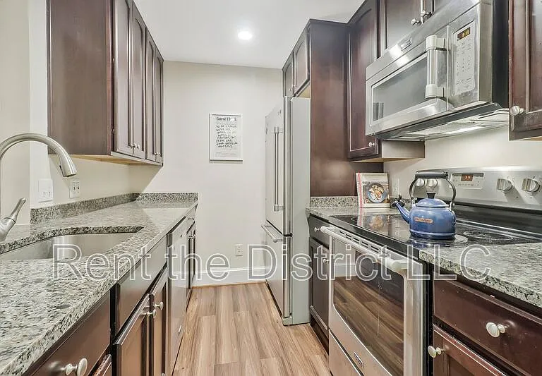303 C St SE #A — Photo 8