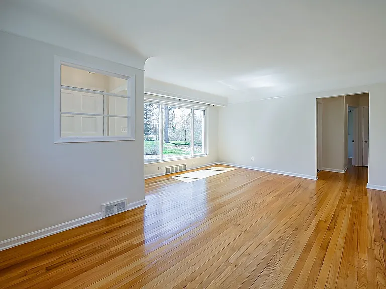 8701 Brookville Rd — Photo 4