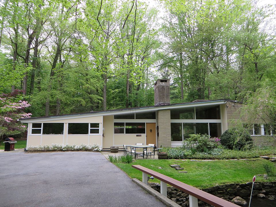 1st image of 160 Hillair Cir