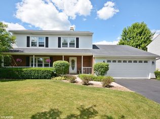 2255 Paddock Ct, Geneva, IL 60134