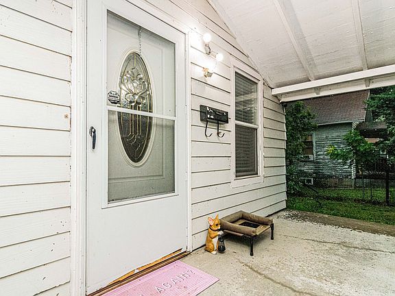 2nd image of 127 W 15th St
