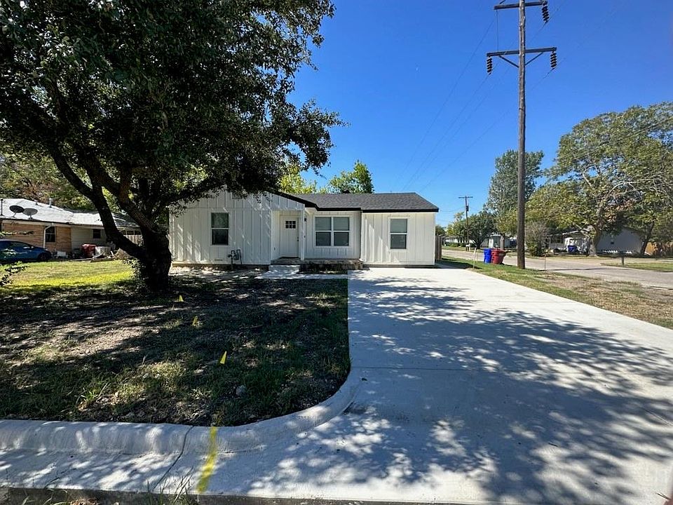 1st image of 917 Live Oak St