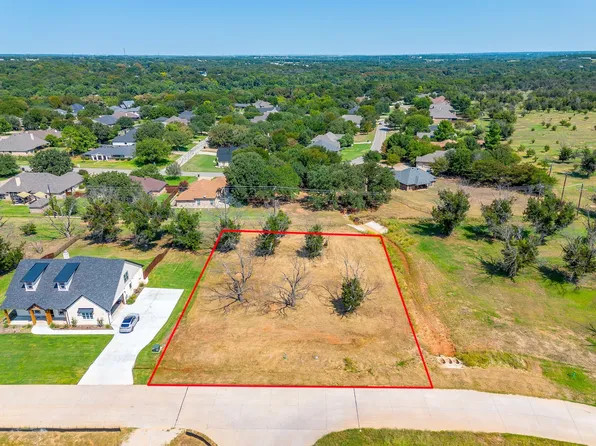 2201 Middlewood Cir, Granbury, TX 76049