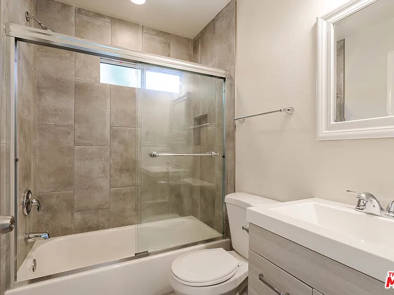 1227 E Harvard St #B — Photo 9