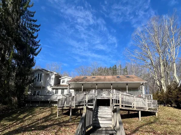 292 Flat Top Lake Rd, Ghent, WV 25843