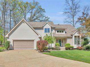 1011 Cedarwood Ln, Medina, OH 44256