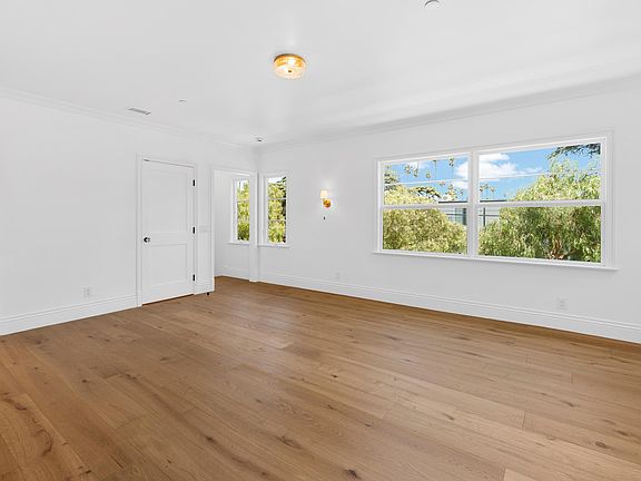 3rd image of 829 Idaho Ave #829