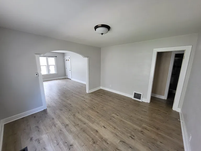 1152 W 27th St #1 — Photo 2