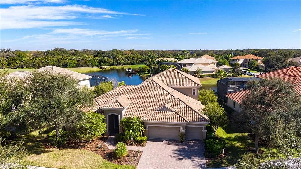 5 bed, 4.0 bath, 4130 sqft, $8,500 — Photo 2