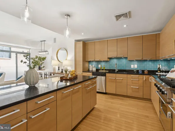 2425 L St NW APT 210, Washington, DC 20037