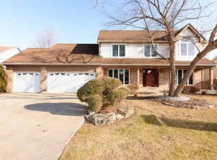 1608 Wakefield Ct, Mundelein, IL 60060