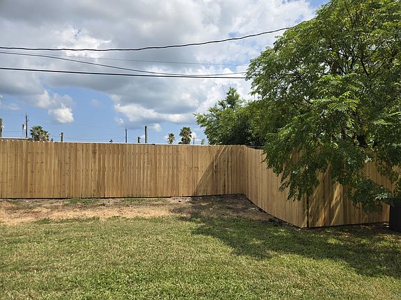 4th image of 1127 Bayou Cir