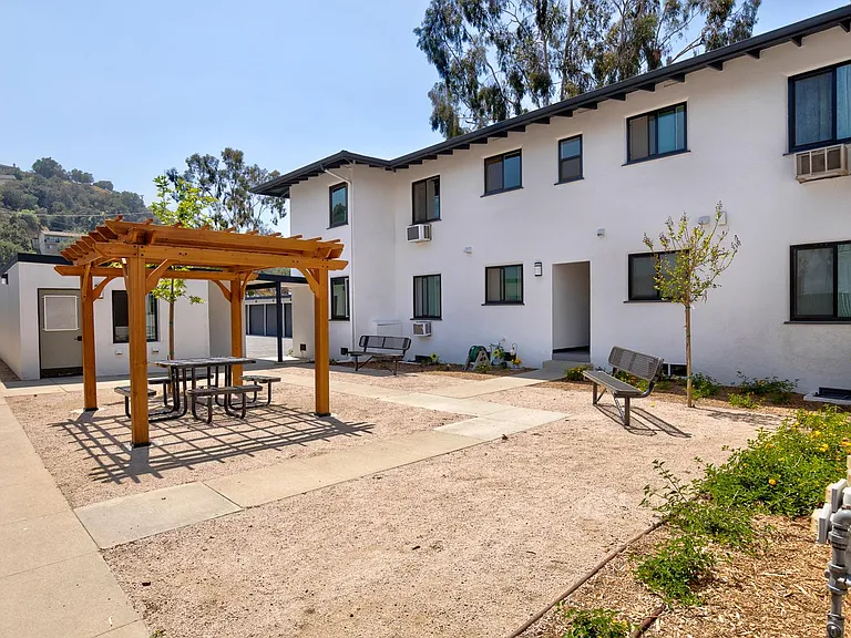1584 Yosemite Dr — Photo 18