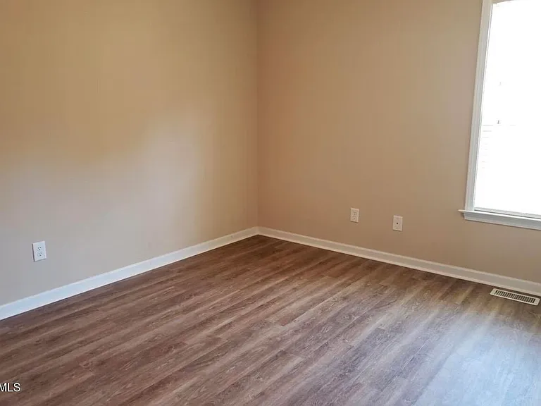313 Opal Ln — Photo 10