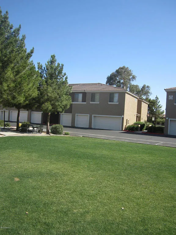 June #215 1335 E — Photo 1