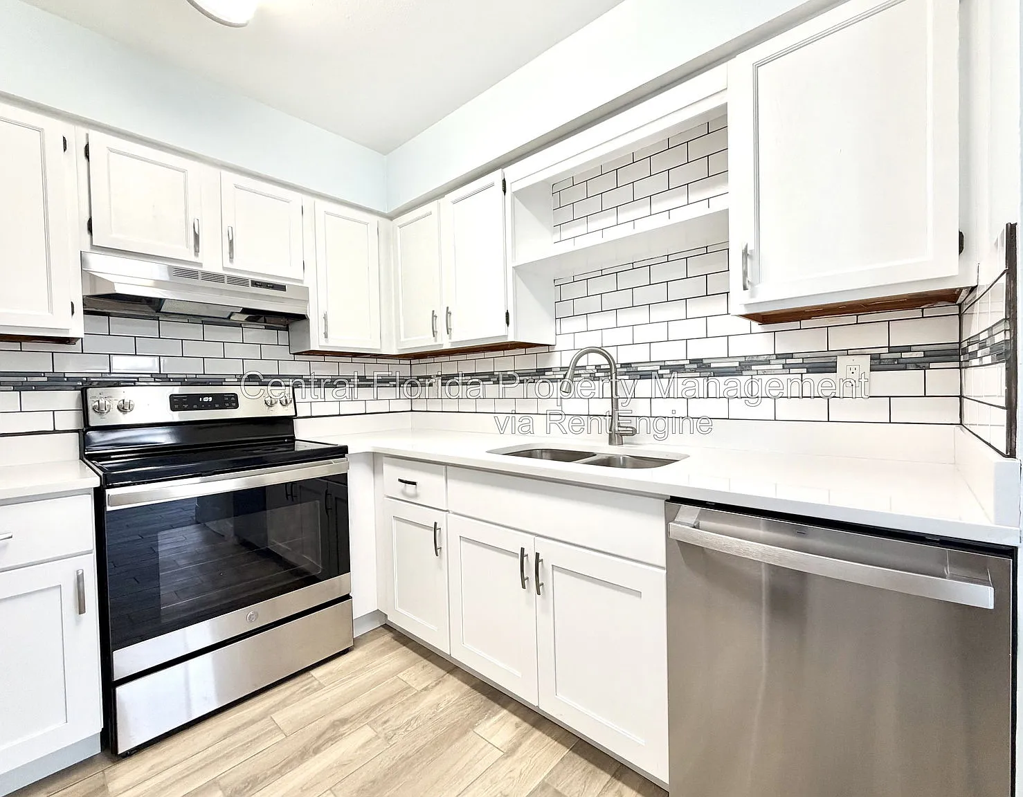 2 bed, 2.0 bath, 892 sqft, $1,899 — Photo 3
