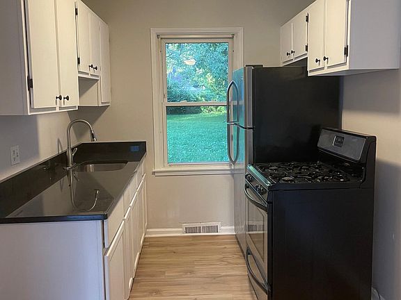 4th image of 22110 Condon St
