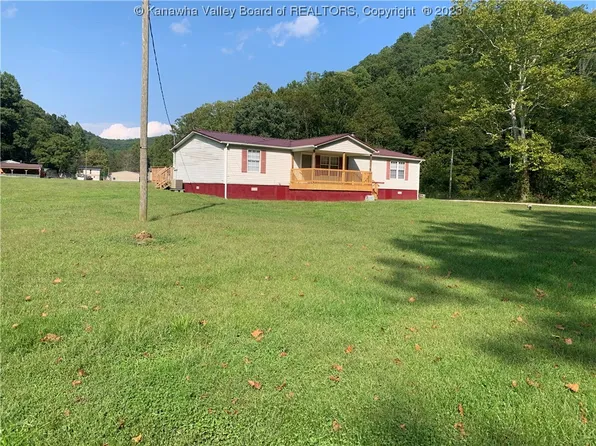 8851 Brounland Rd, Alum Creek, WV 25003