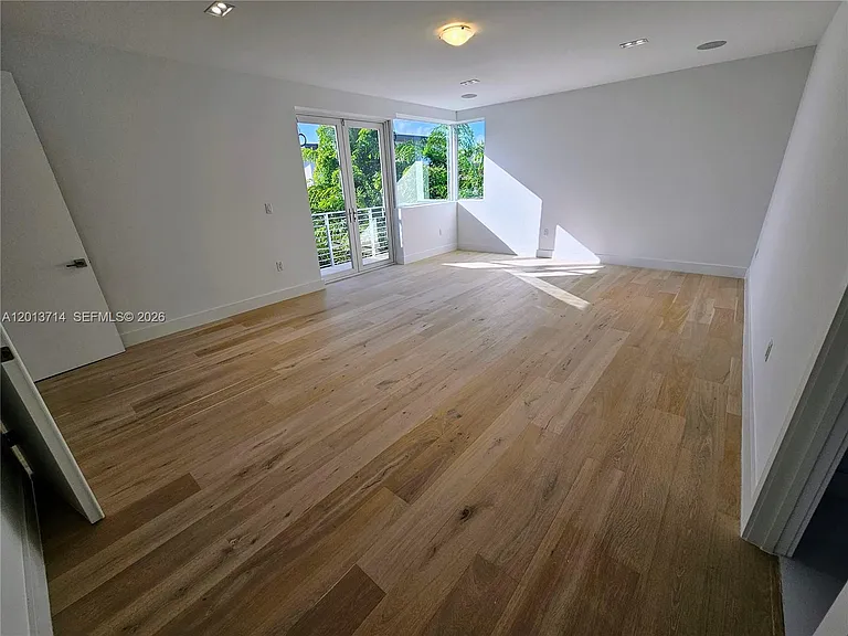 10289 NW 75th Ter — Photo 25