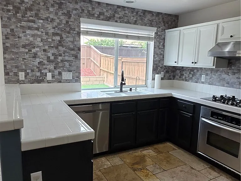 40643 Cartier St — Photo 13