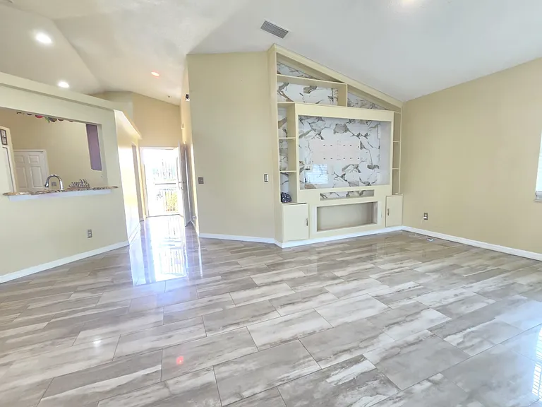 5025 Foxcroft Ct — Photo 12