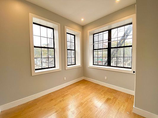5th image of 194 Montrose Ave #3B