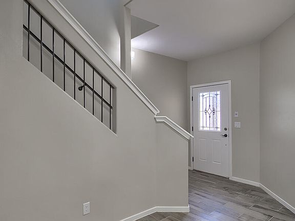 4th image of 293 Adamtowne Dr