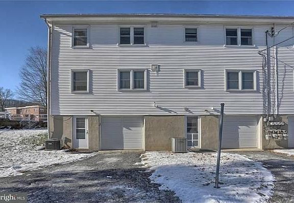 Back view garage entrance - Unit on right