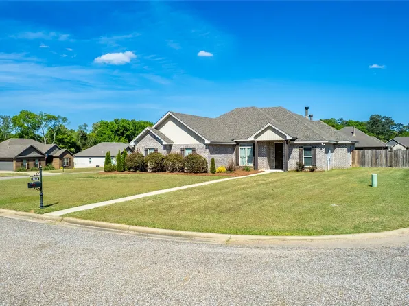 2133 Waterstone Dr, Deatsville, AL 36022